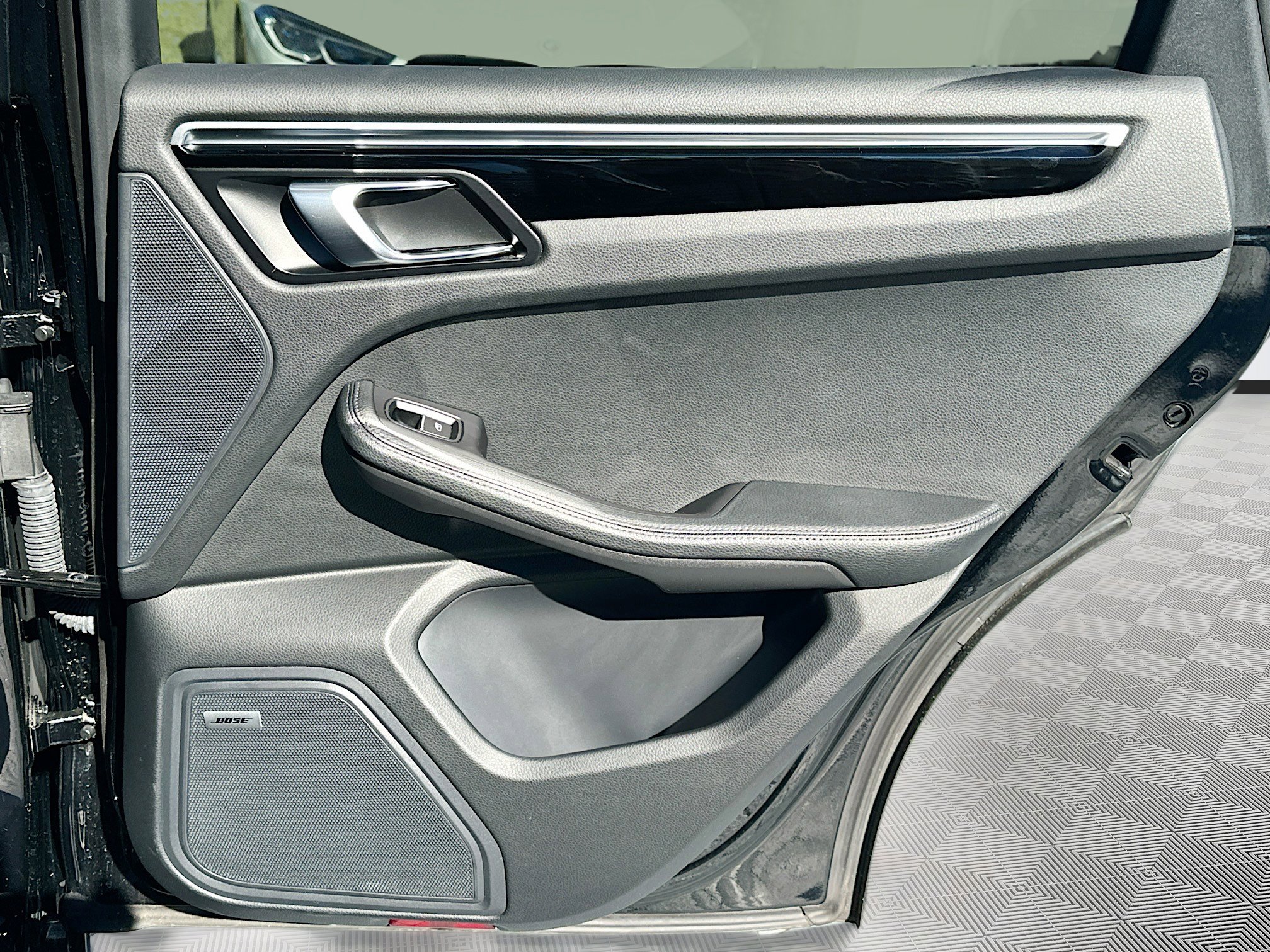 Used 2024 Porsche Macan S image 32