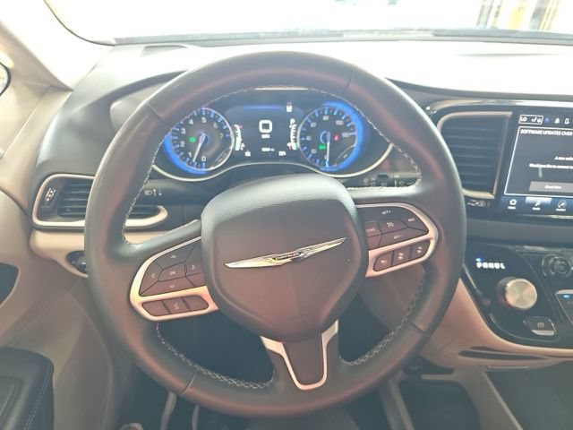 Used 2023 Chrysler Pacifica Touring-L FWD image 12