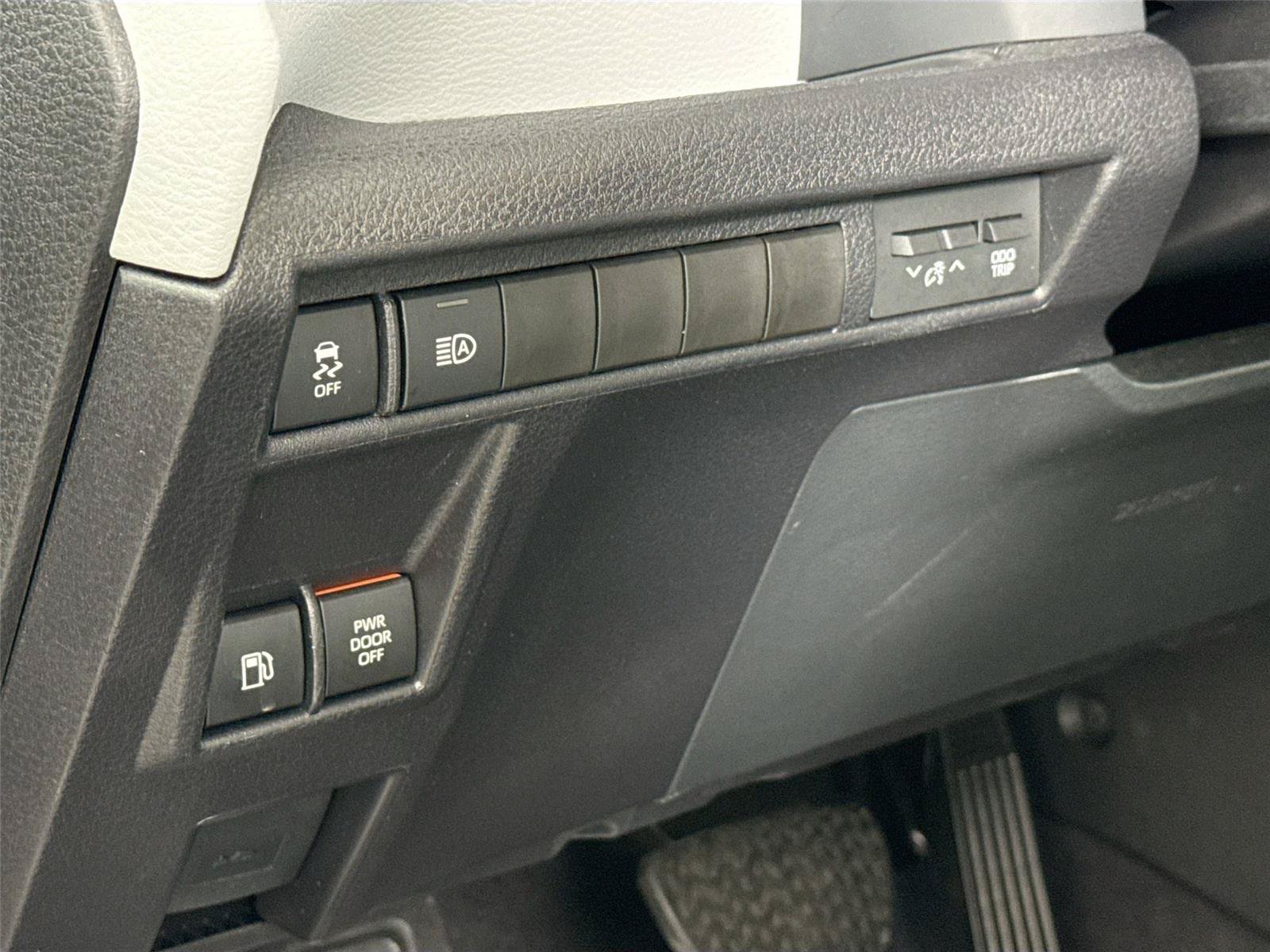 Certified 2026 Toyota Sienna XLE FWD image 16