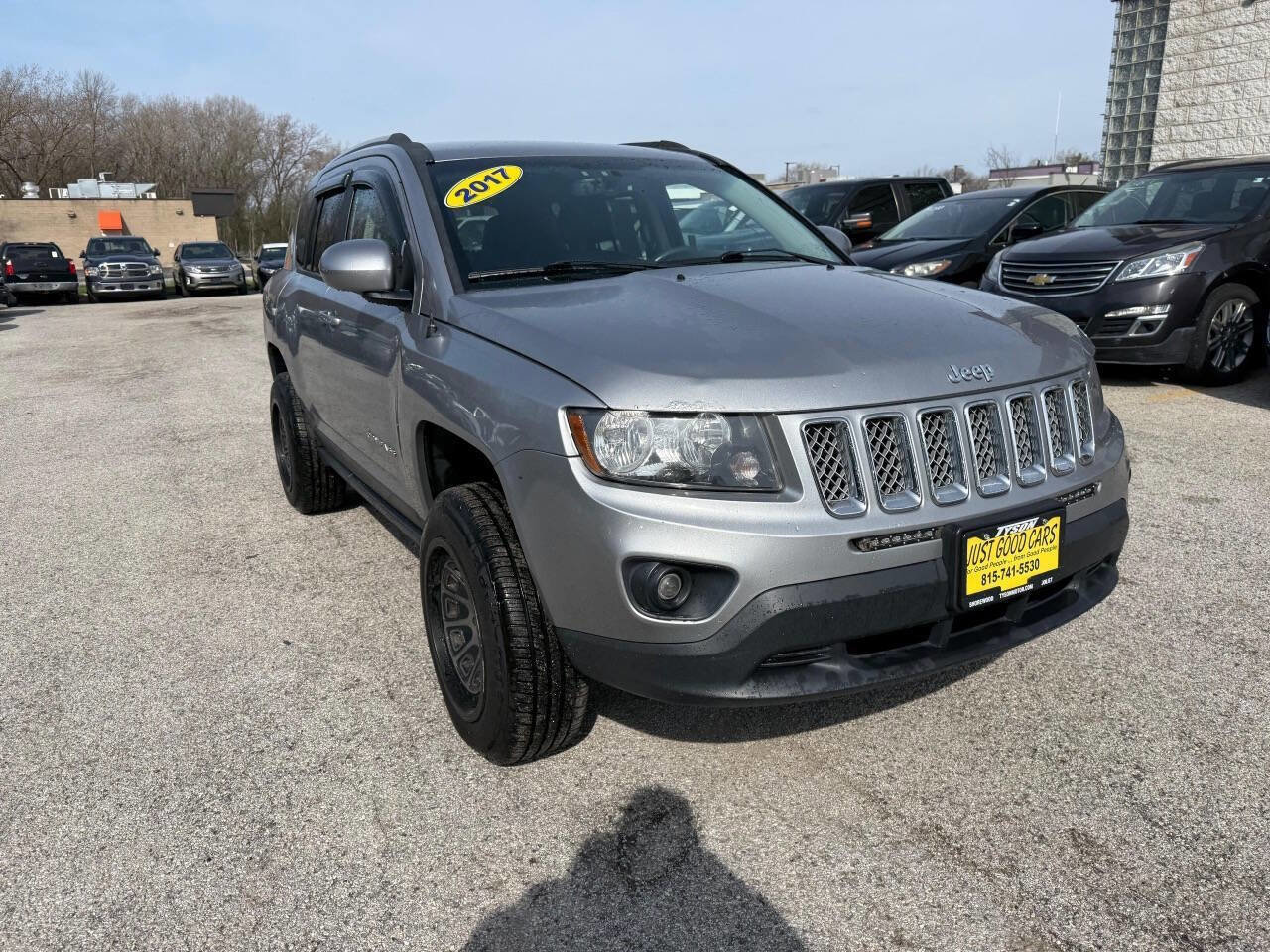 Used 2017 Jeep Compass Latitude image 3