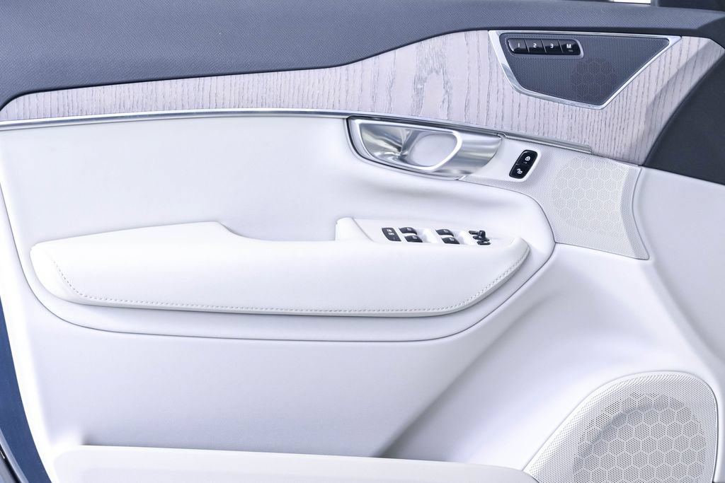 Certified 2024 Volvo XC90 B5 Plus w/ Protection Package Premier AWD/4WD image 8