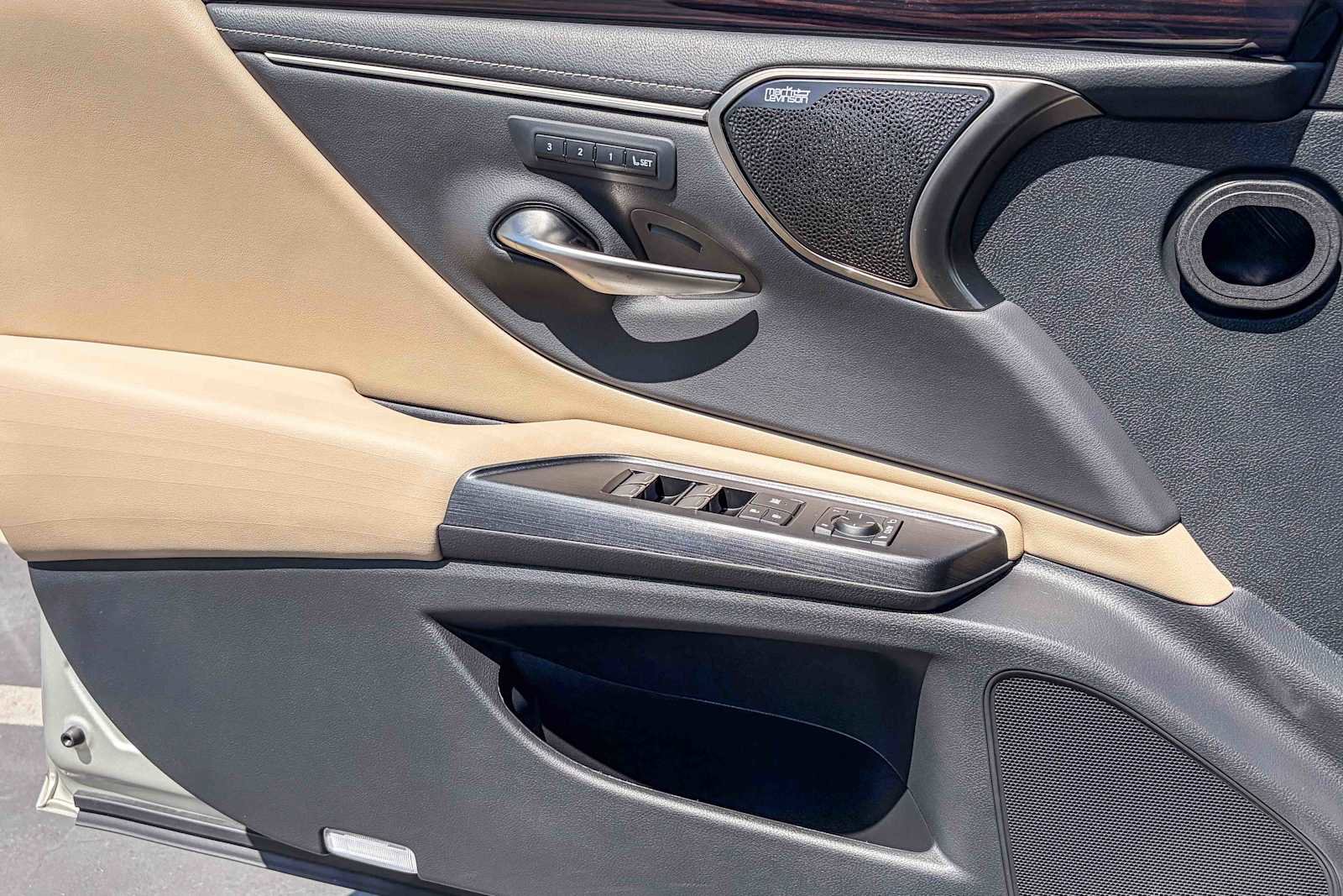 Used 2021 Lexus ES 300h w/ Accessory Package FWD image 20