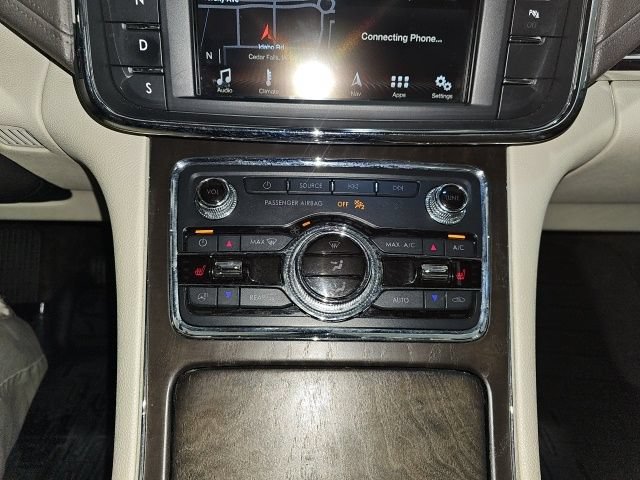 Used 2018 Lincoln Continental Select w/ Continental Climate Package AWD/4WD image 15