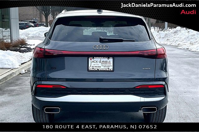 Used 2025 Audi Q5 Premium w/ Convenience Package image 4