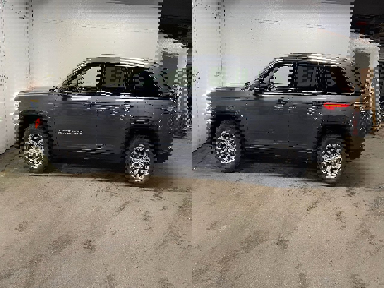 Used 2022 Jeep Grand Cherokee Limited image 6