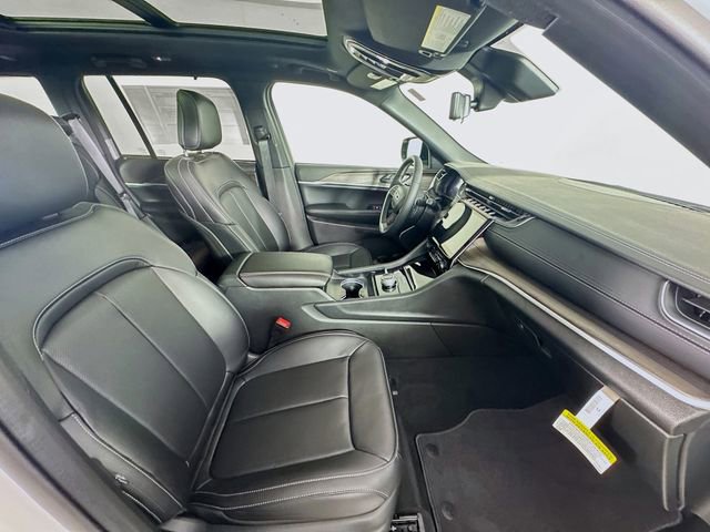 New 2025 Jeep Grand Cherokee Limited w/ Luxury Tech Group II image 31