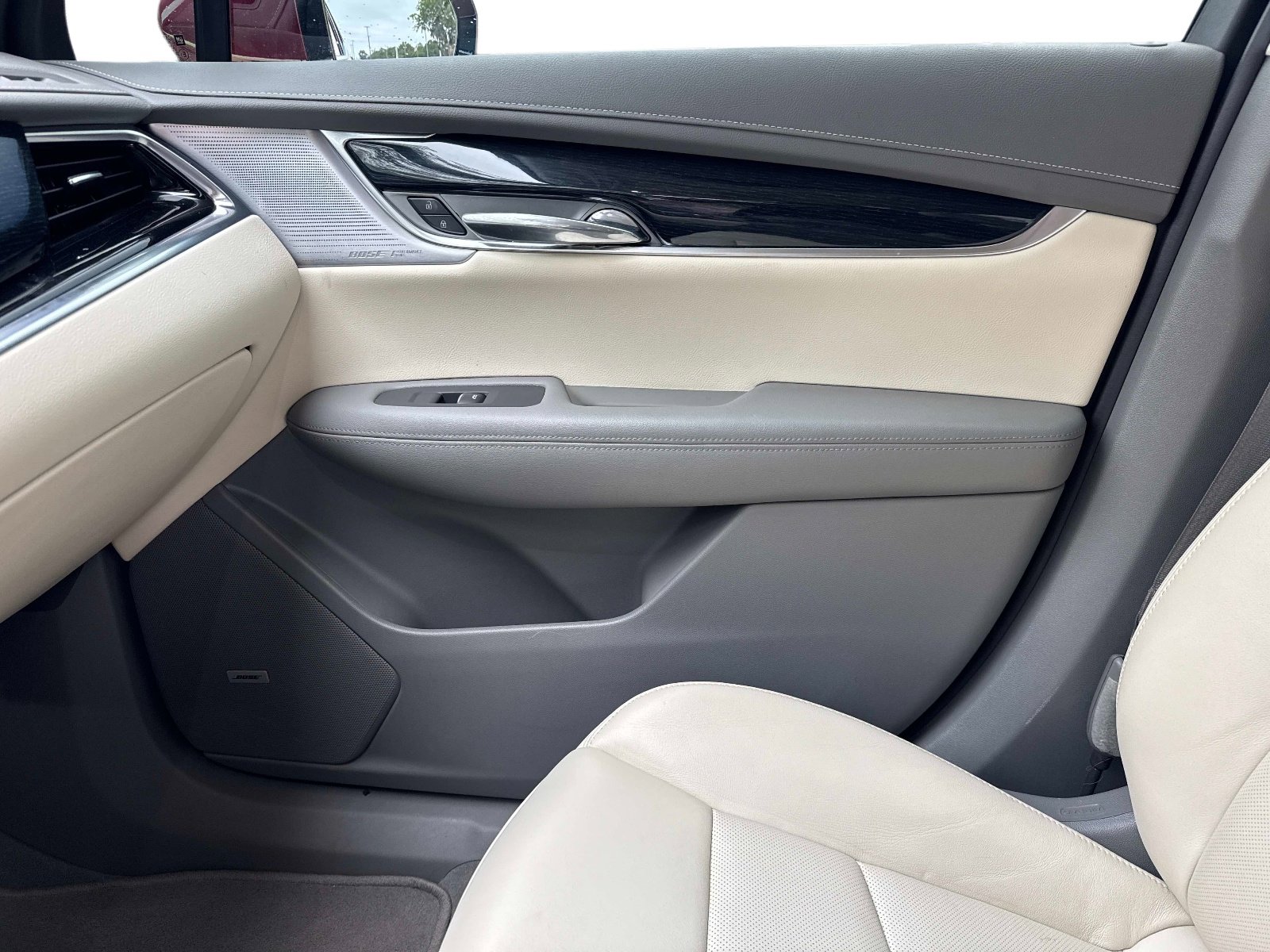 Used 2024 Cadillac XT6 Premium Luxury w/ Technology Package image 25