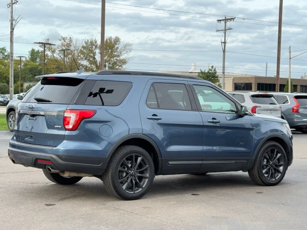 Used 2019 Ford Explorer XLT w/ Equipment Group 202A AWD/4WD image 33