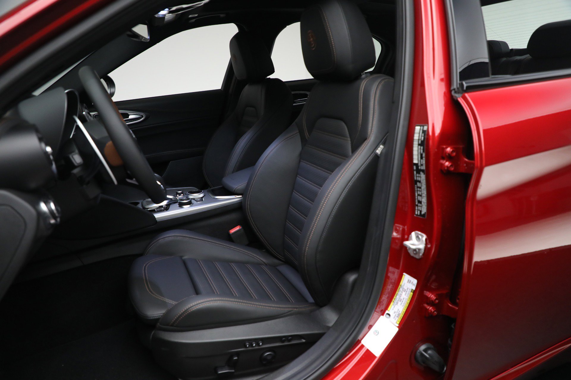 New 2025 Alfa Romeo Giulia AWD w/ Driving Assist Package image 15