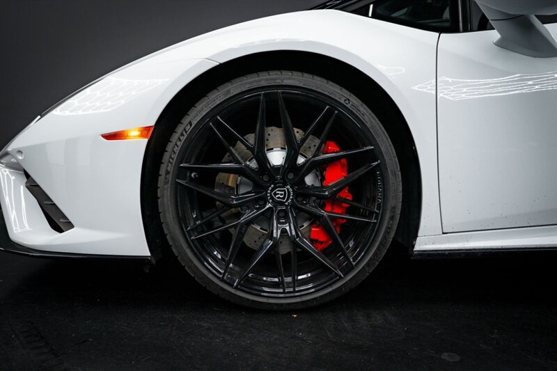 Used 2021 Lamborghini Huracan EVO RWD image 12