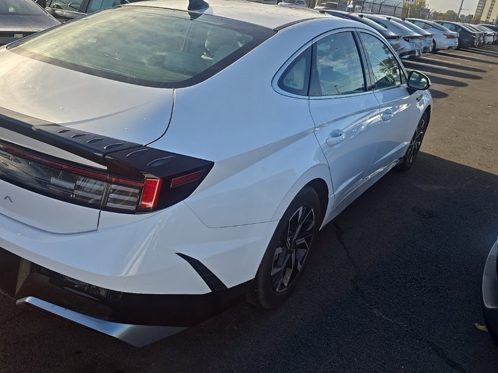 Used 2025 Hyundai Sonata SEL FWD image 3
