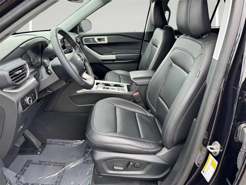 Used 2023 Ford Explorer XLT w/ Equipment Group 202A image 9