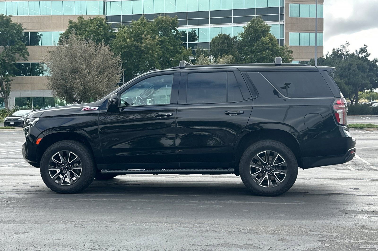 Used 2021 Chevrolet Tahoe Z71 w/ Z71 Off-Road Package AWD/4WD image 7