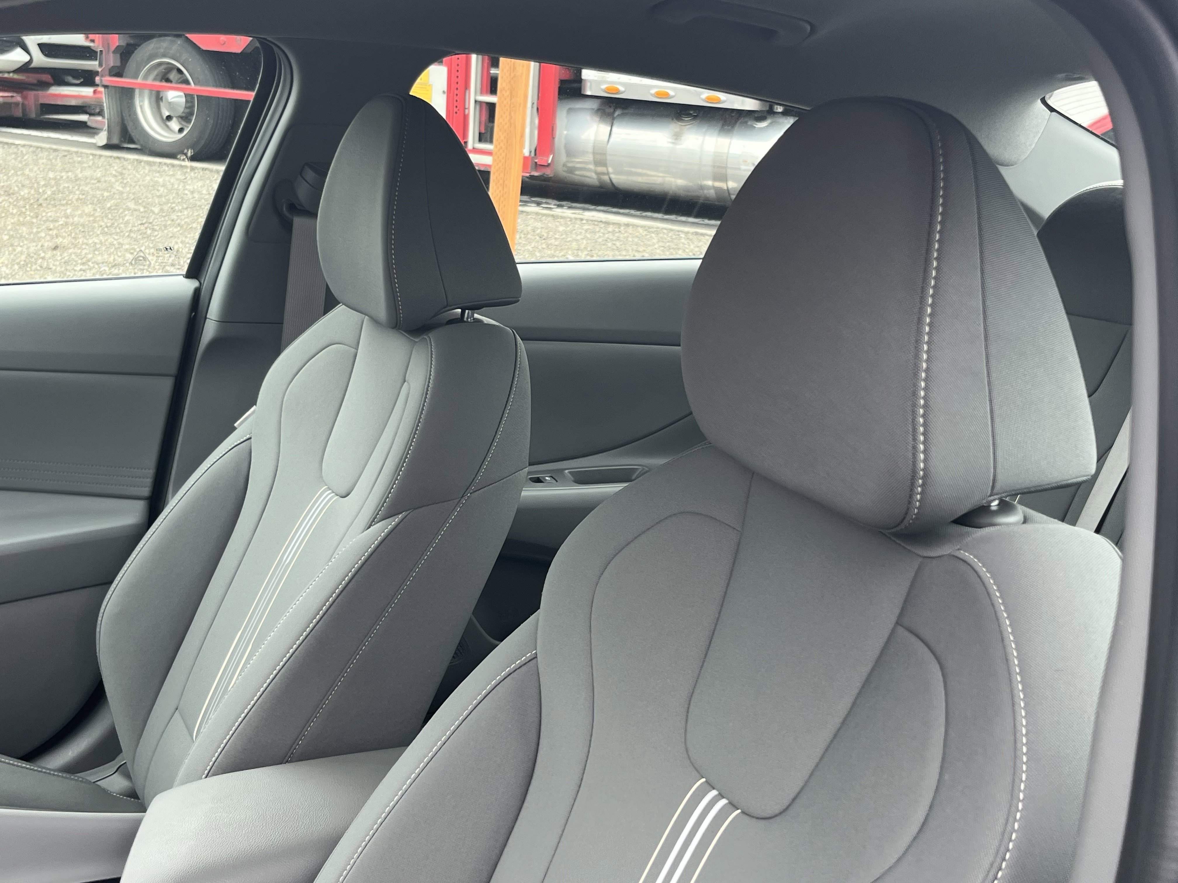 Certified 2025 Hyundai Elantra Hybrid FWD image 18