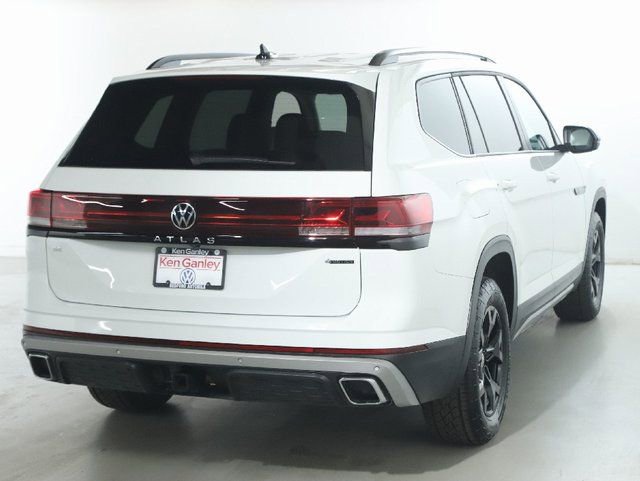 Used 2025 Volkswagen Atlas Peak Edition SE AWD/4WD image 50