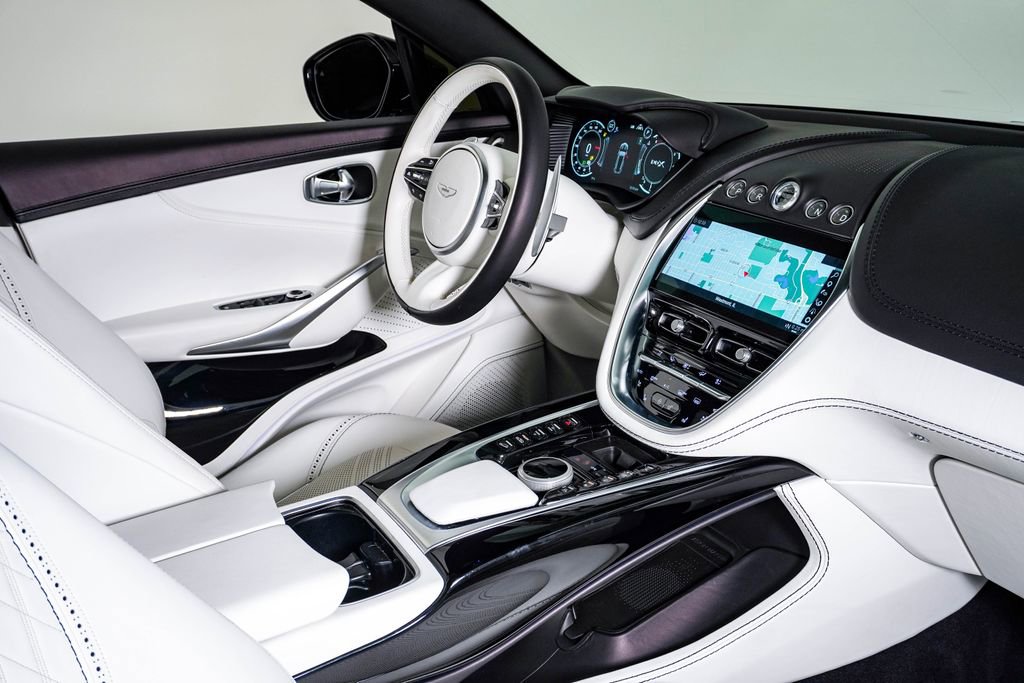 Used 2023 Aston Martin DBX AWD/4WD image 16