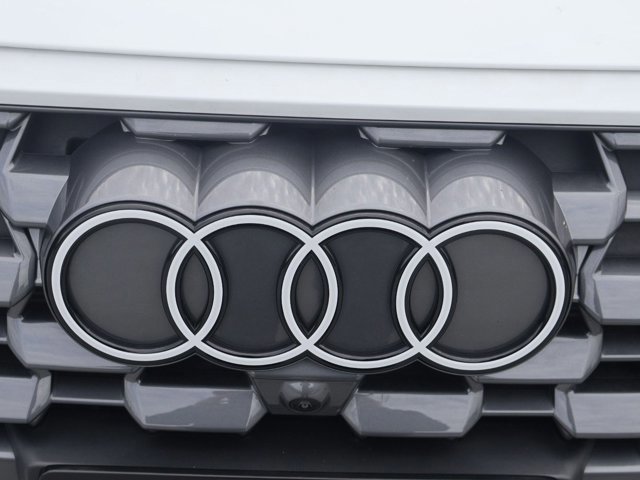 Used 2025 Audi Q5 Premium w/ Convenience Package image 29