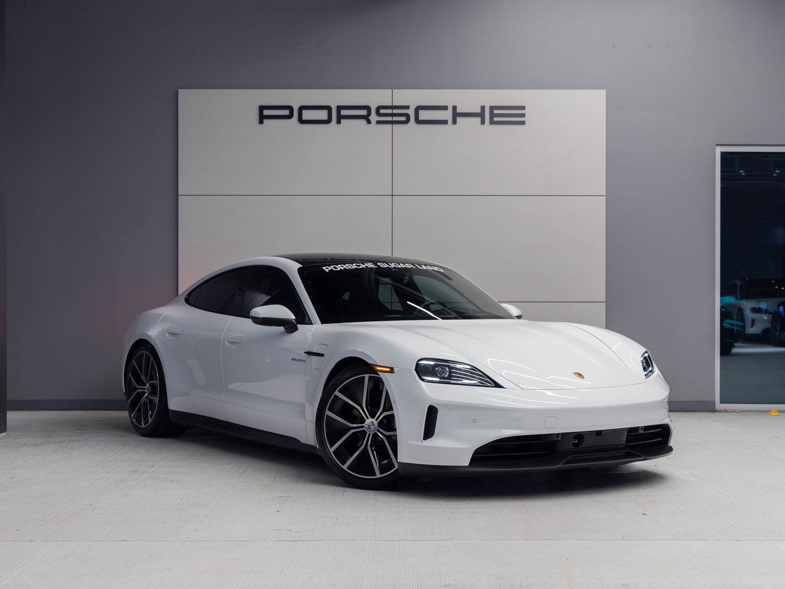 Certified 2025 Porsche Taycan AWD/4WD image 9