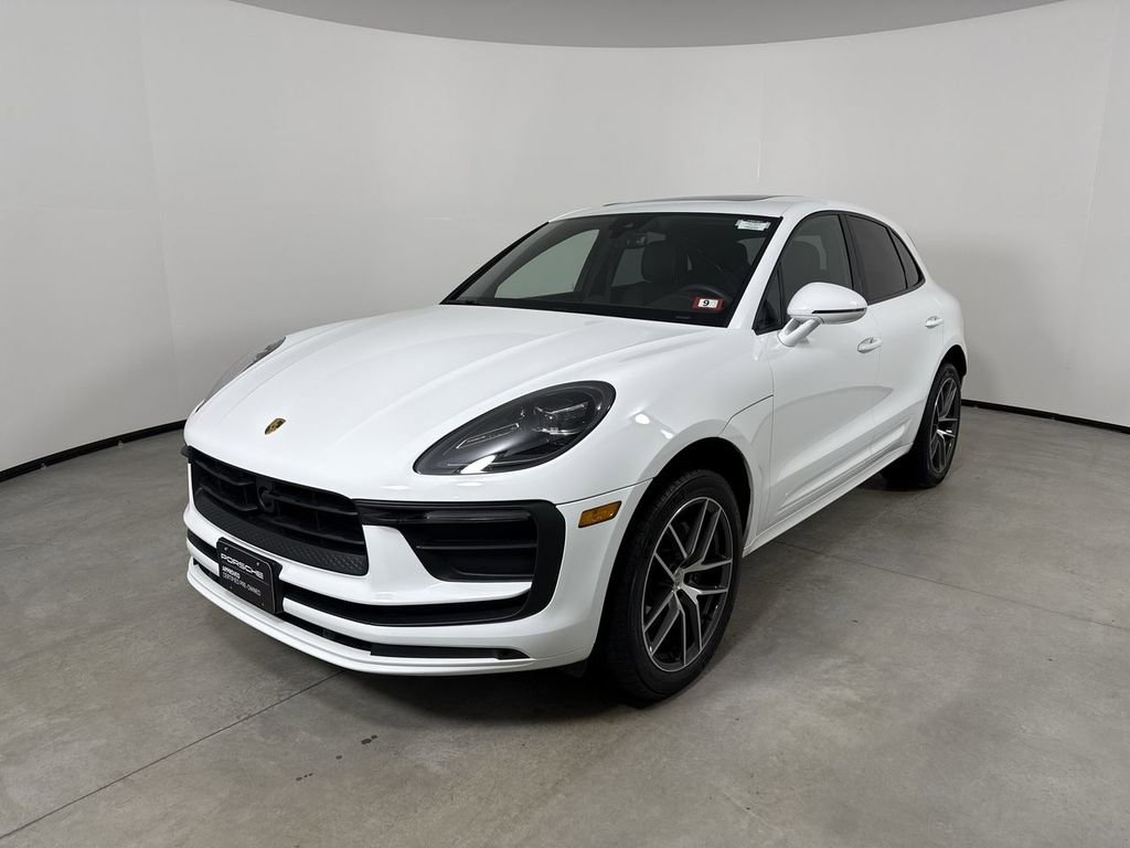 Certified 2025 Porsche Macan image 1