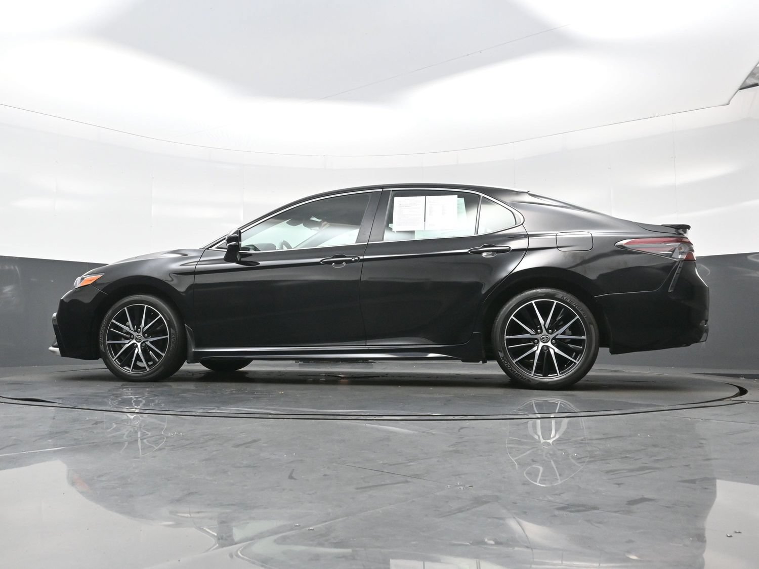 Used 2024 Toyota Camry SE FWD image 28