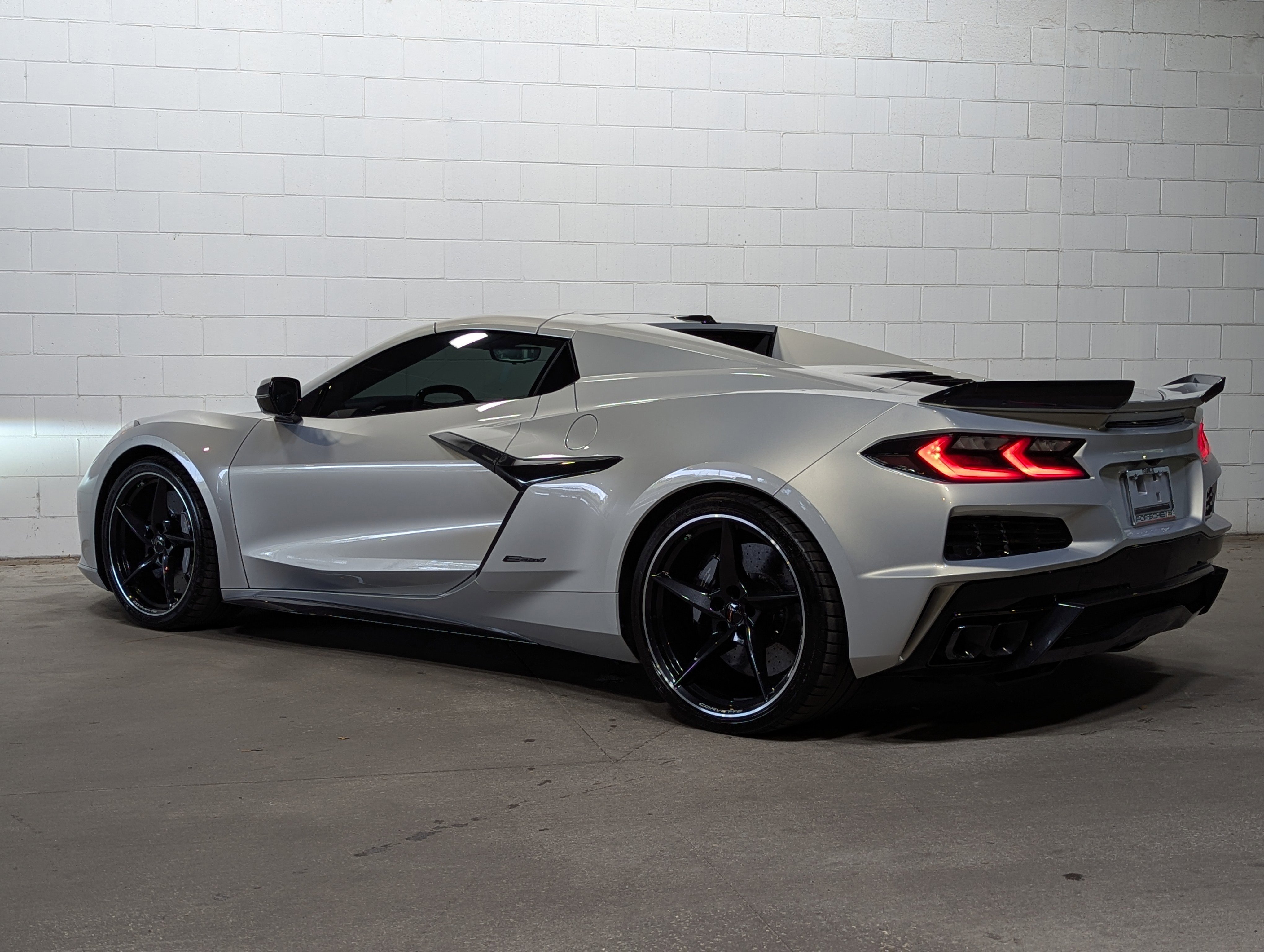 Used 2024 Chevrolet Corvette E-Ray w/ ZER Performance Package image 3