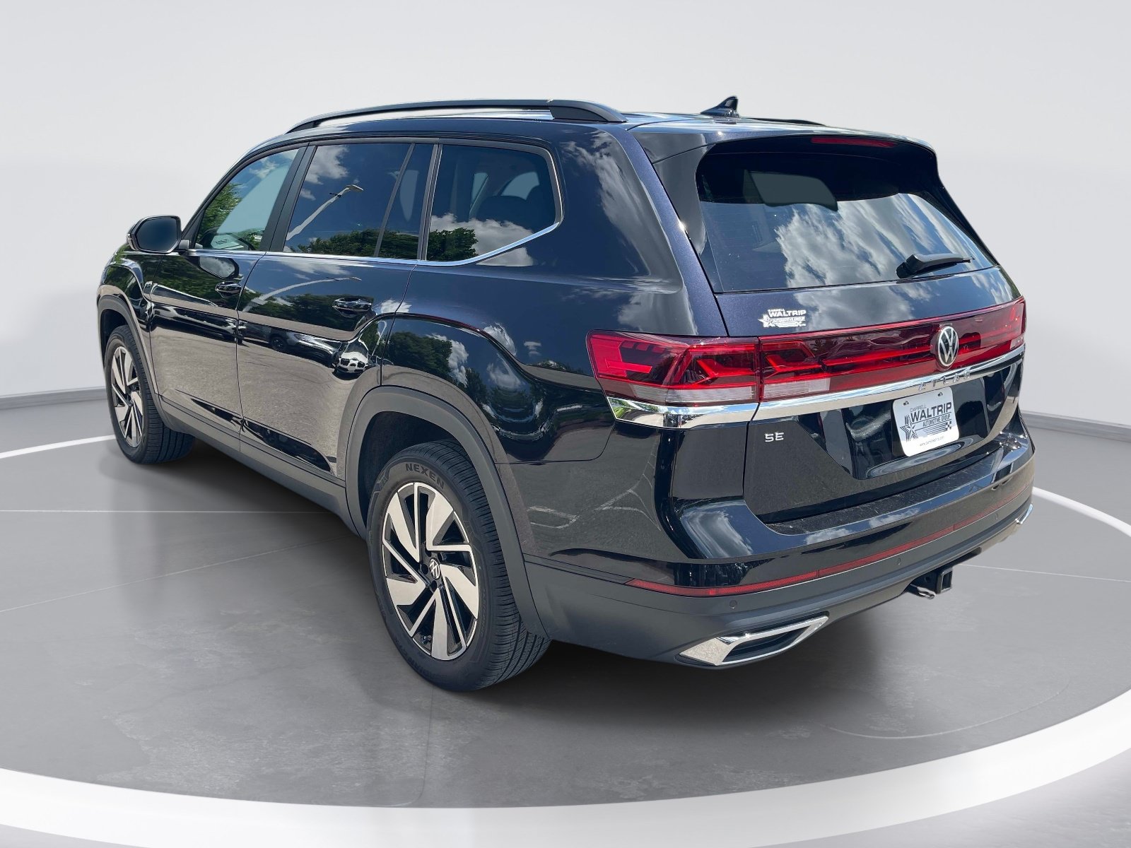 Used 2025 Volkswagen Atlas SE FWD image 7