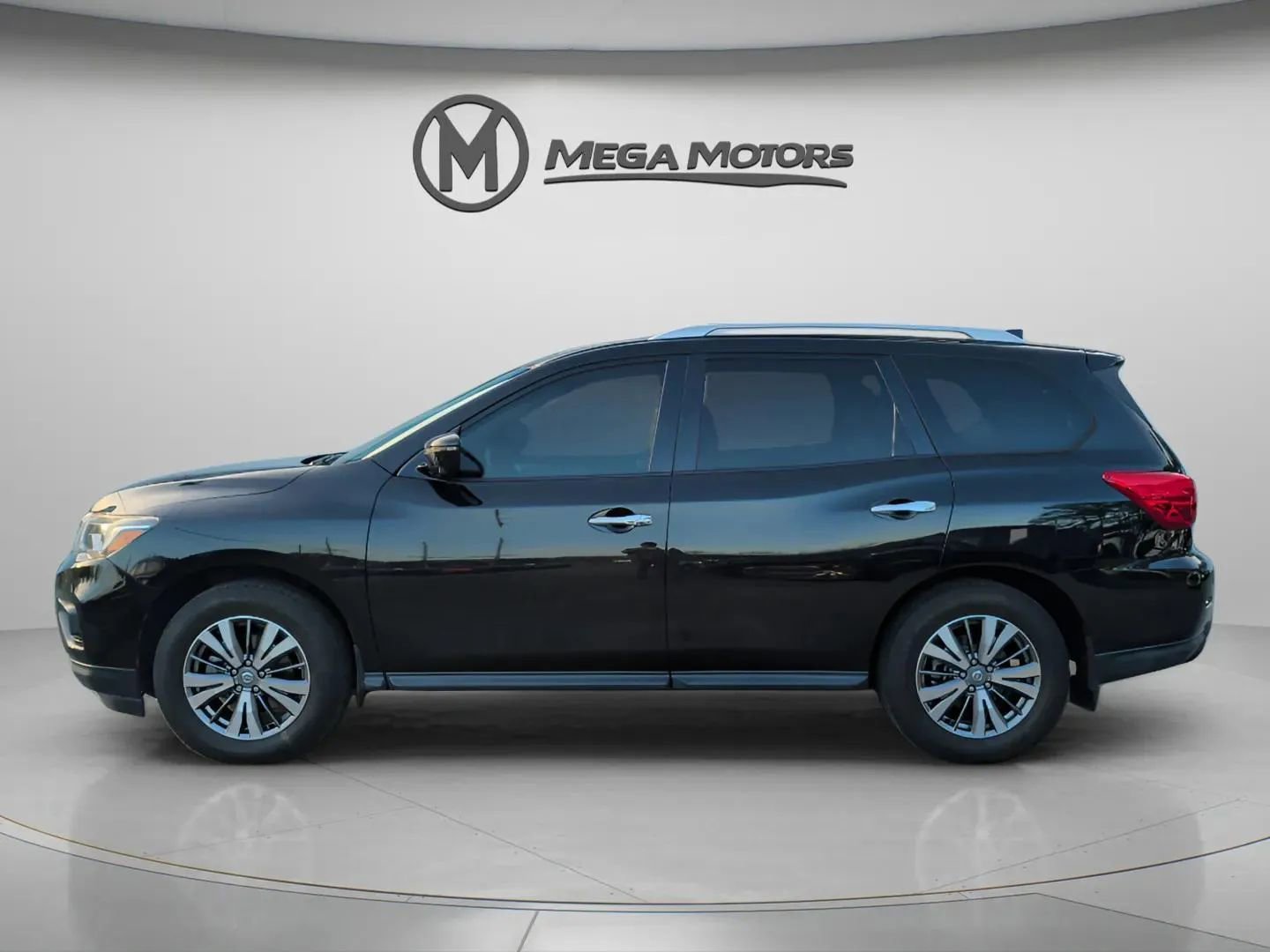 Used 2020 Nissan Pathfinder SL image 3