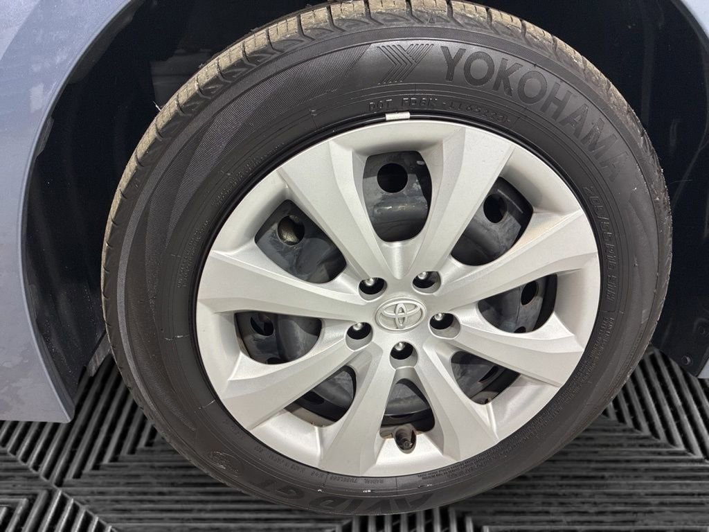 Used 2024 Toyota Corolla LE image 4