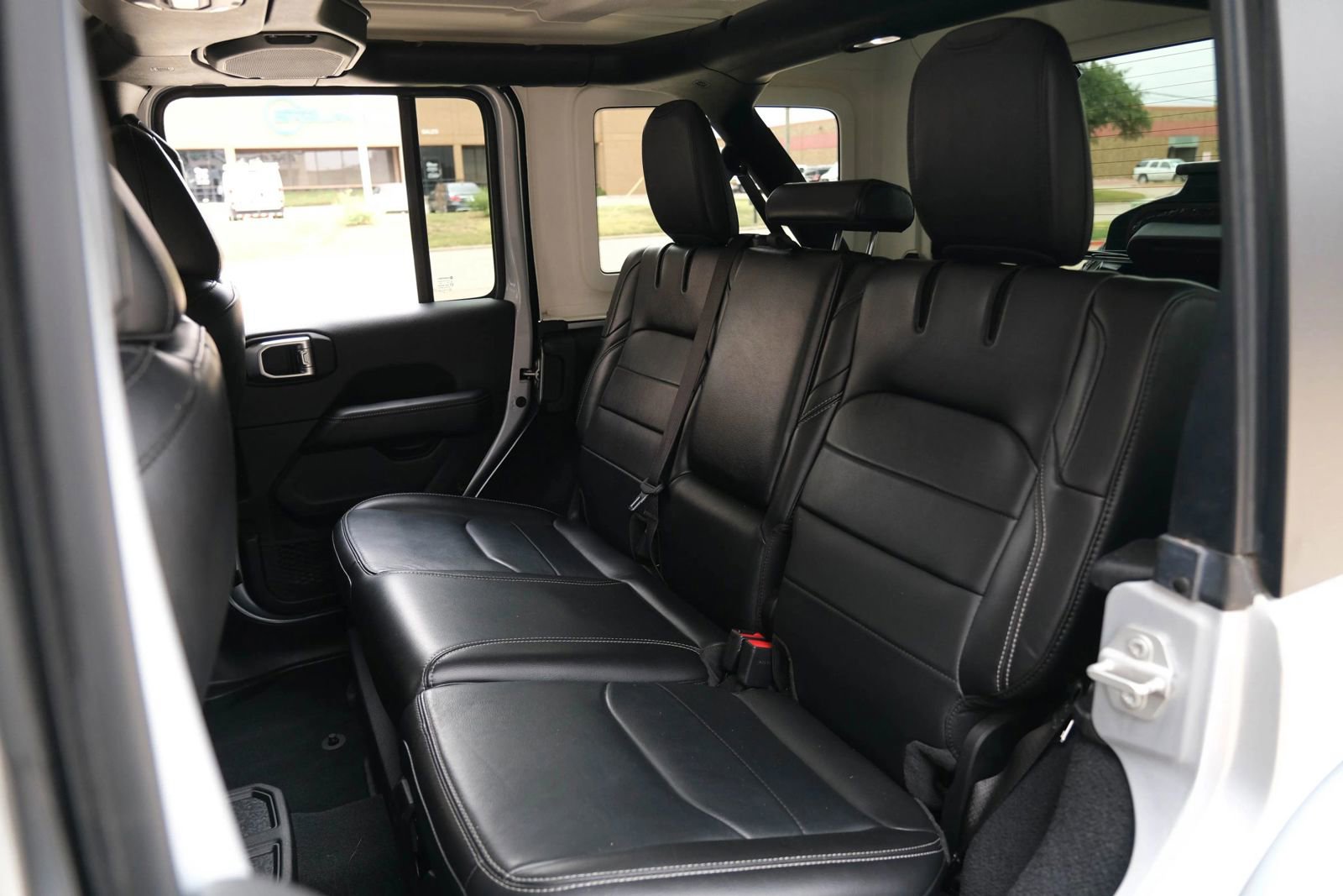 Used 2023 Jeep Wrangler Unlimited Sahara AWD/4WD image 25