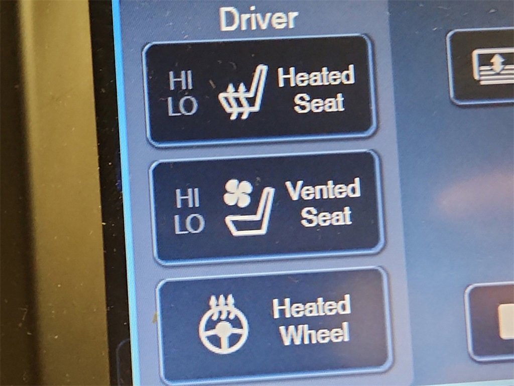 Used 2013 Chrysler 300 C image 23