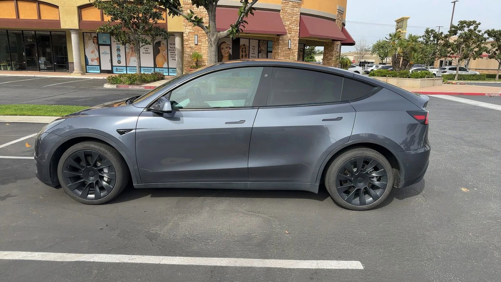 Used 2021 Tesla Model Y Long Range image 1