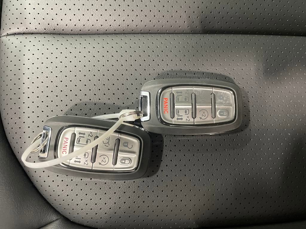 New 2025 Chrysler Pacifica Select image 20