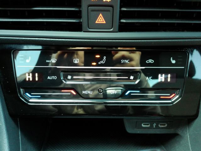 Used 2025 Volkswagen Jetta Sport image 40