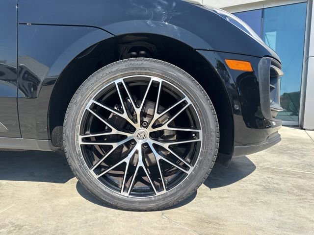 Used 2023 Porsche Macan image 9