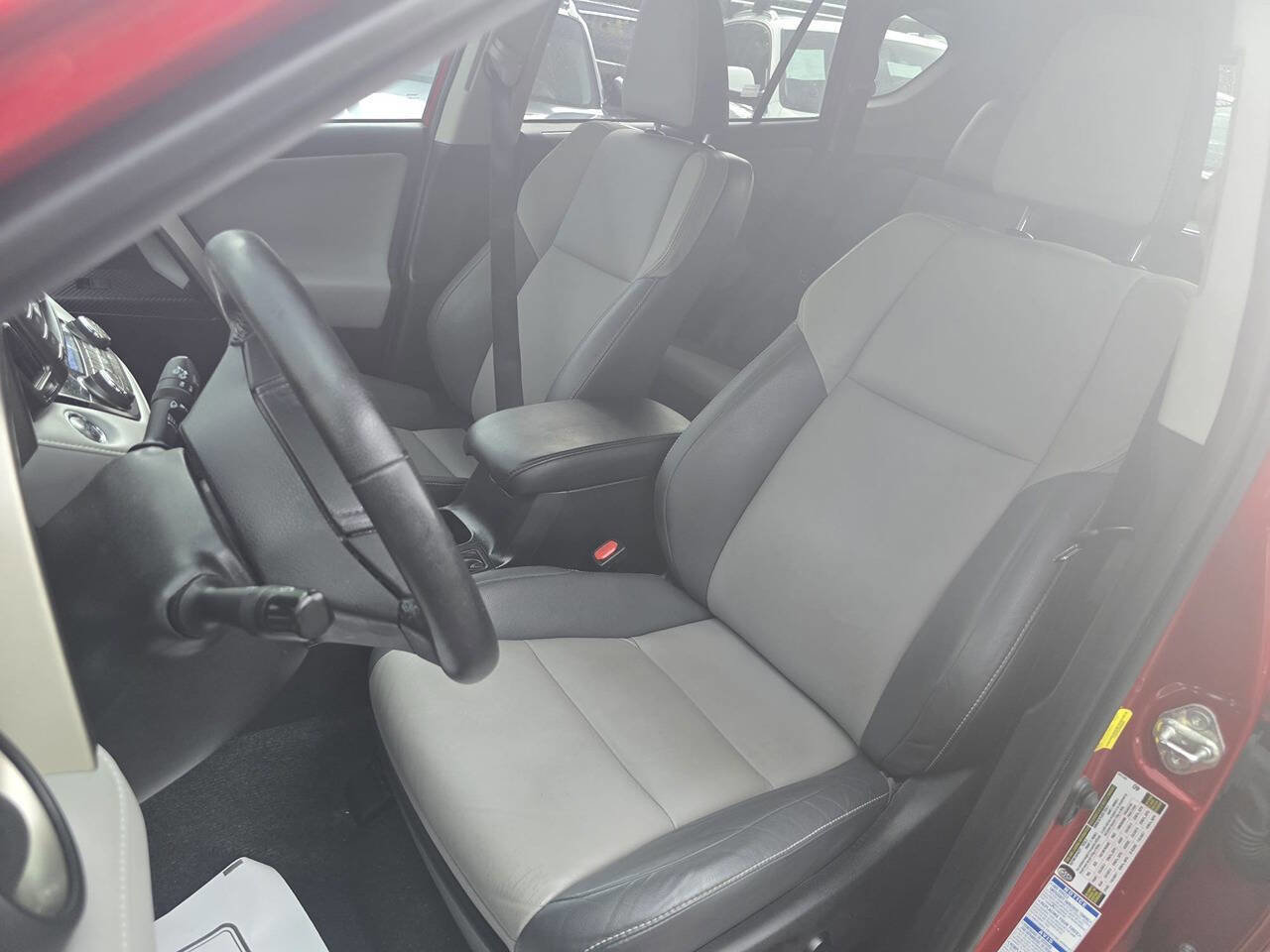 Used 2015 Toyota RAV4 Limited image 31