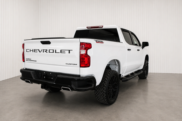 Used 2023 Chevrolet Silverado 1500 Custom Trail Boss AWD/4WD image 4