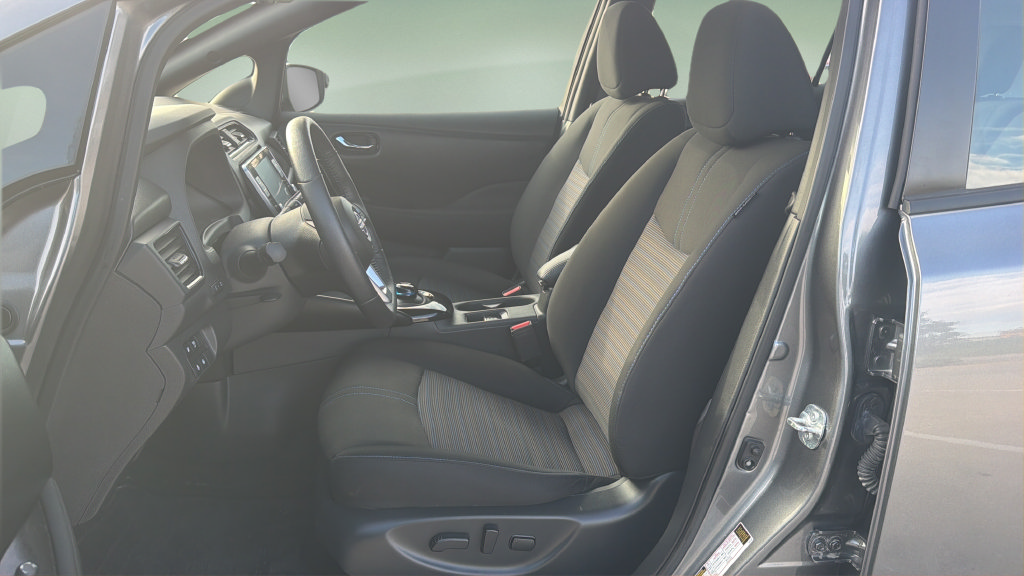 Certified 2025 Nissan Leaf SV Plus FWD image 17