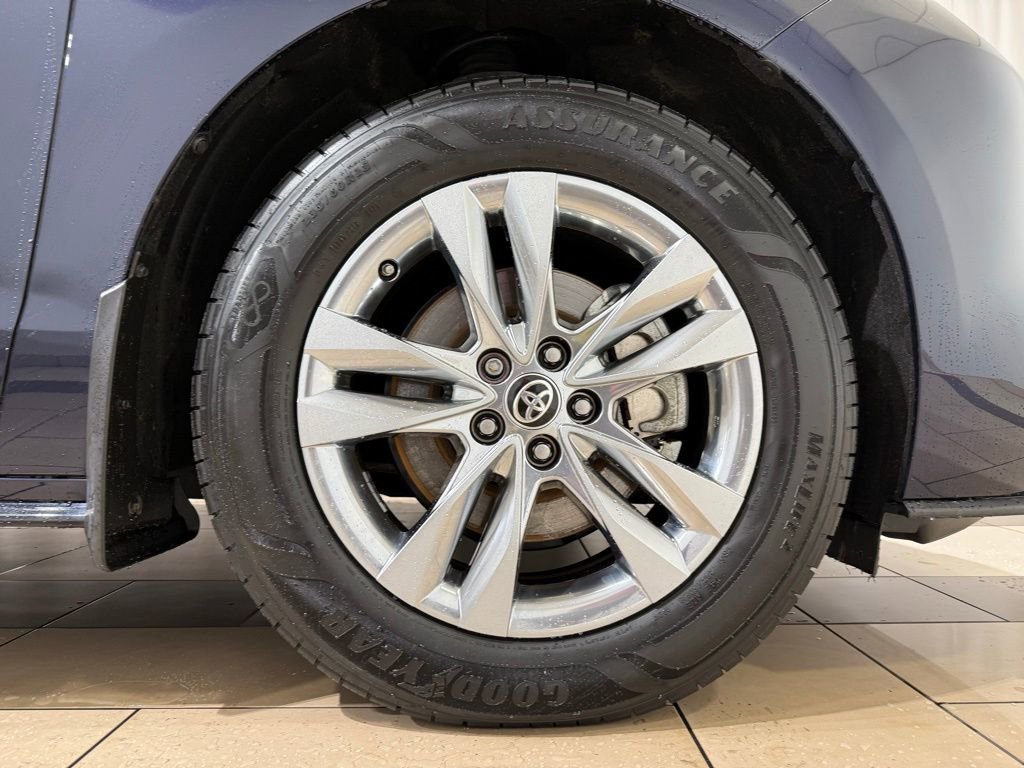 Certified 2024 Toyota Sienna Limited image 9