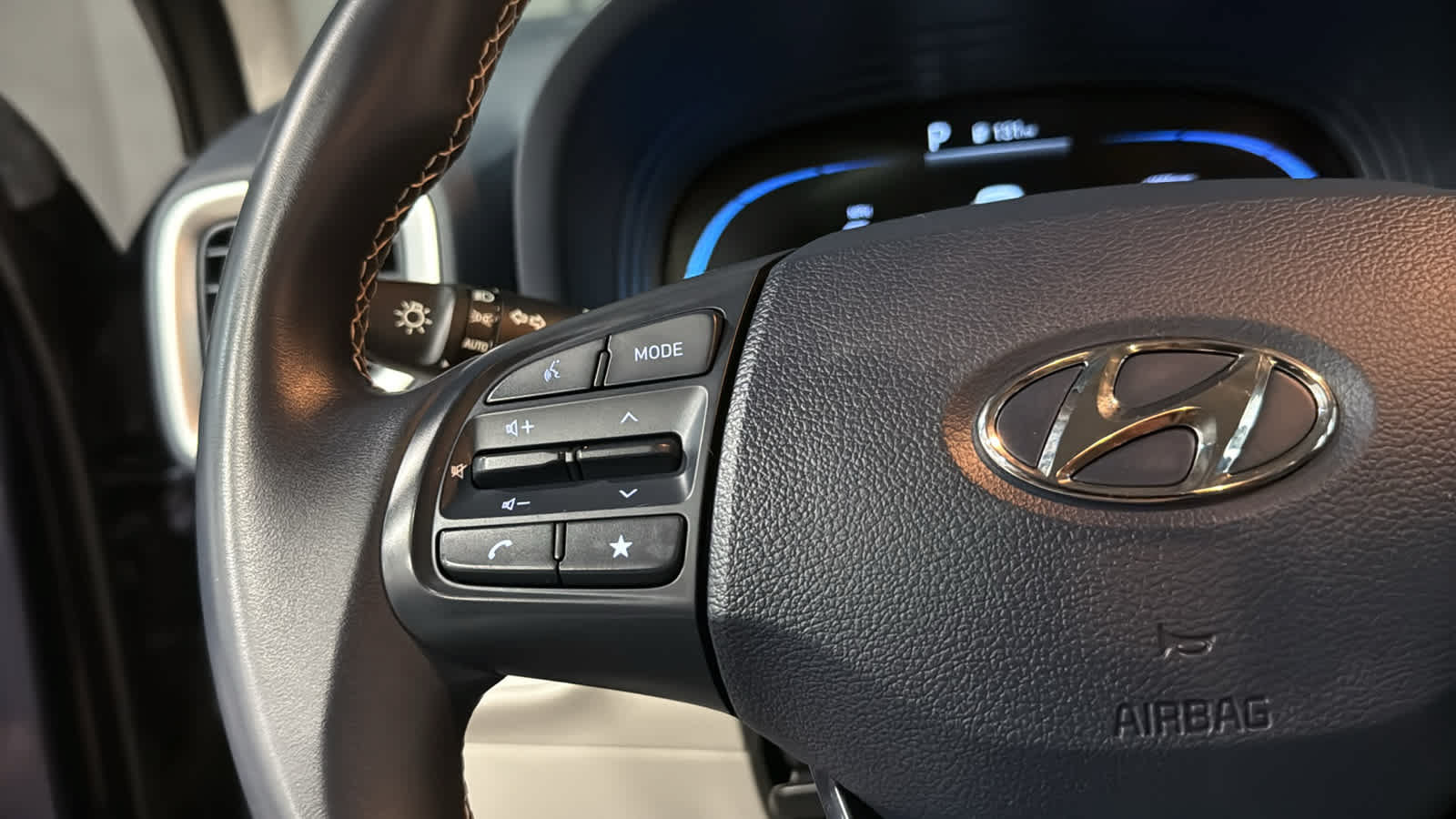 Used 2023 Hyundai Venue Limited w/ Cargo Package FWD image 12
