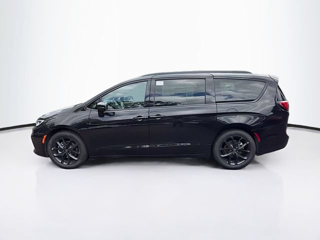 New 2026 Chrysler Pacifica Limited w/ Uconnect Theater Family Group FWD image 3