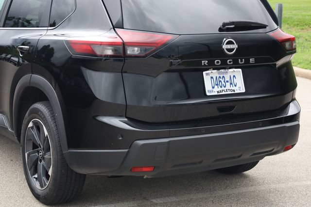 Certified 2025 Nissan Rogue SV FWD image 8