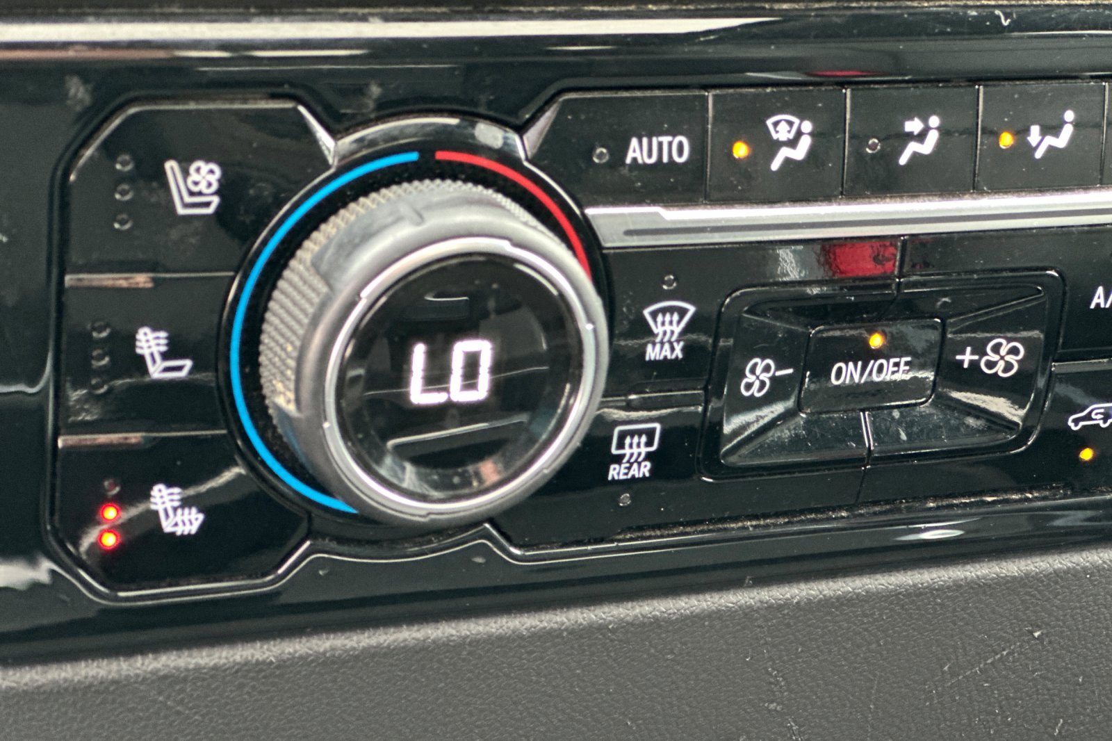 Used 2024 Chevrolet Silverado 2500 LTZ w/ LTZ Premium Package image 28