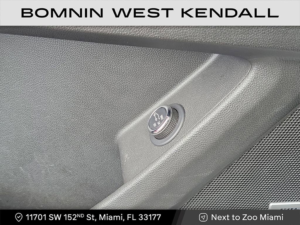 Used 2024 Chevrolet Traverse RS image 27