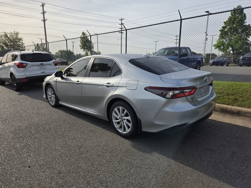 Used 2022 Toyota Camry LE w/ Convenience Package image 5
