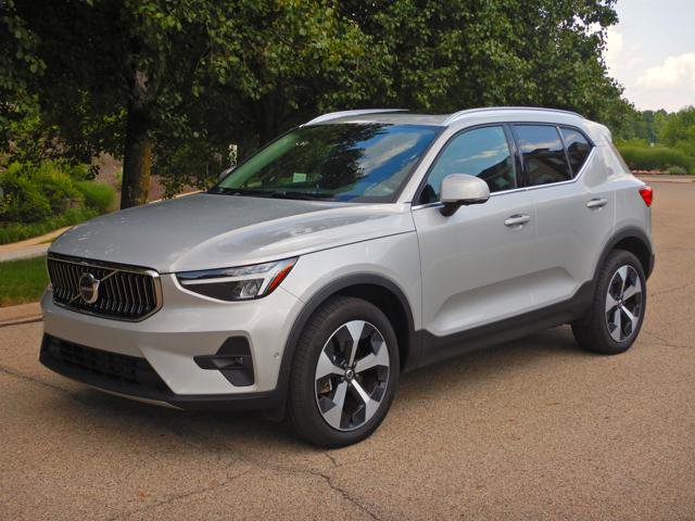 Used 2025 Volvo XC40 B5 Plus