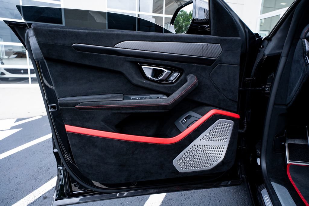 Used 2024 Lamborghini Urus Performante AWD/4WD image 32