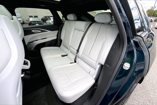Used 2024 Cadillac Lyriq Luxury AWD/4WD image 26