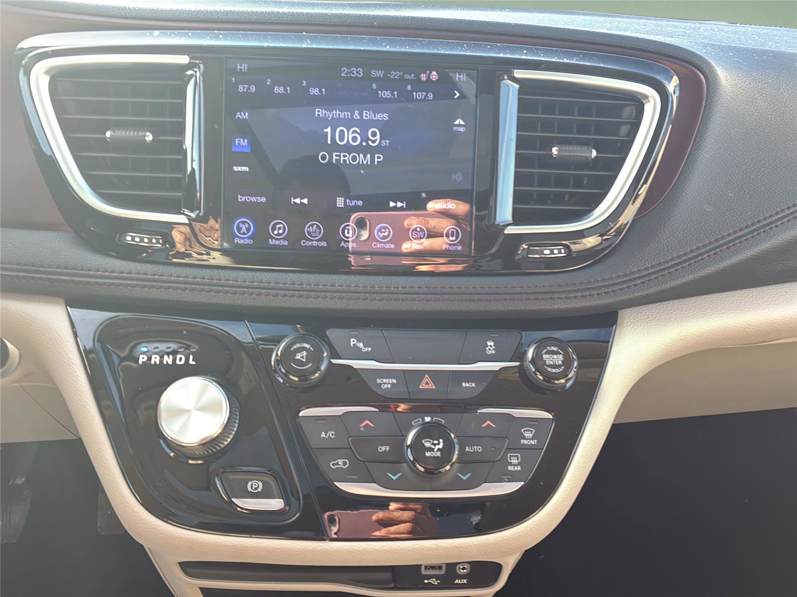 Used 2017 Chrysler Pacifica Limited image 18