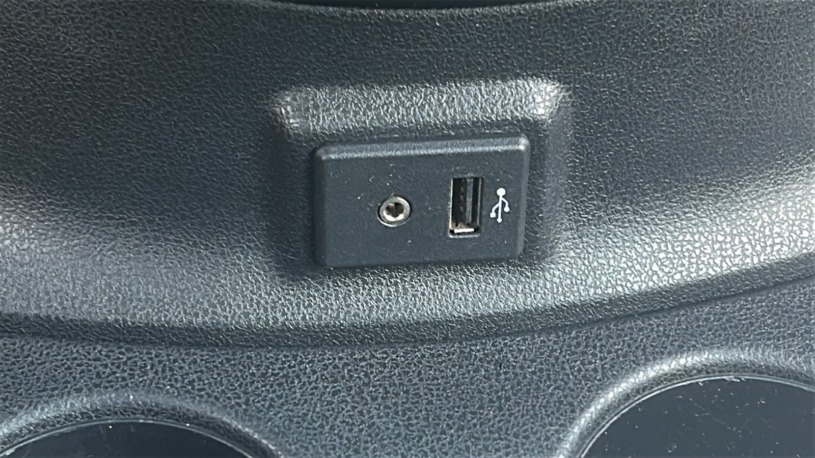 Used 2017 Nissan Versa SV FWD image 20