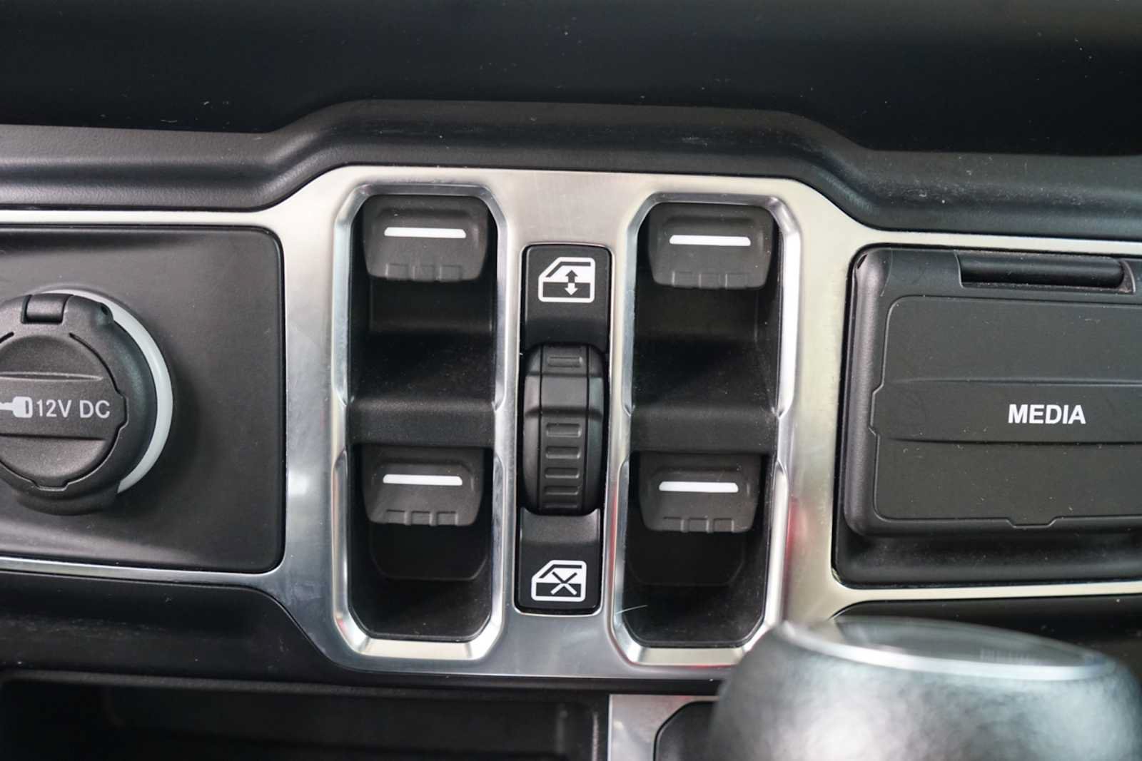 Used 2022 Jeep Wrangler Unlimited Sahara w/ LED Lighting Group AWD/4WD image 17